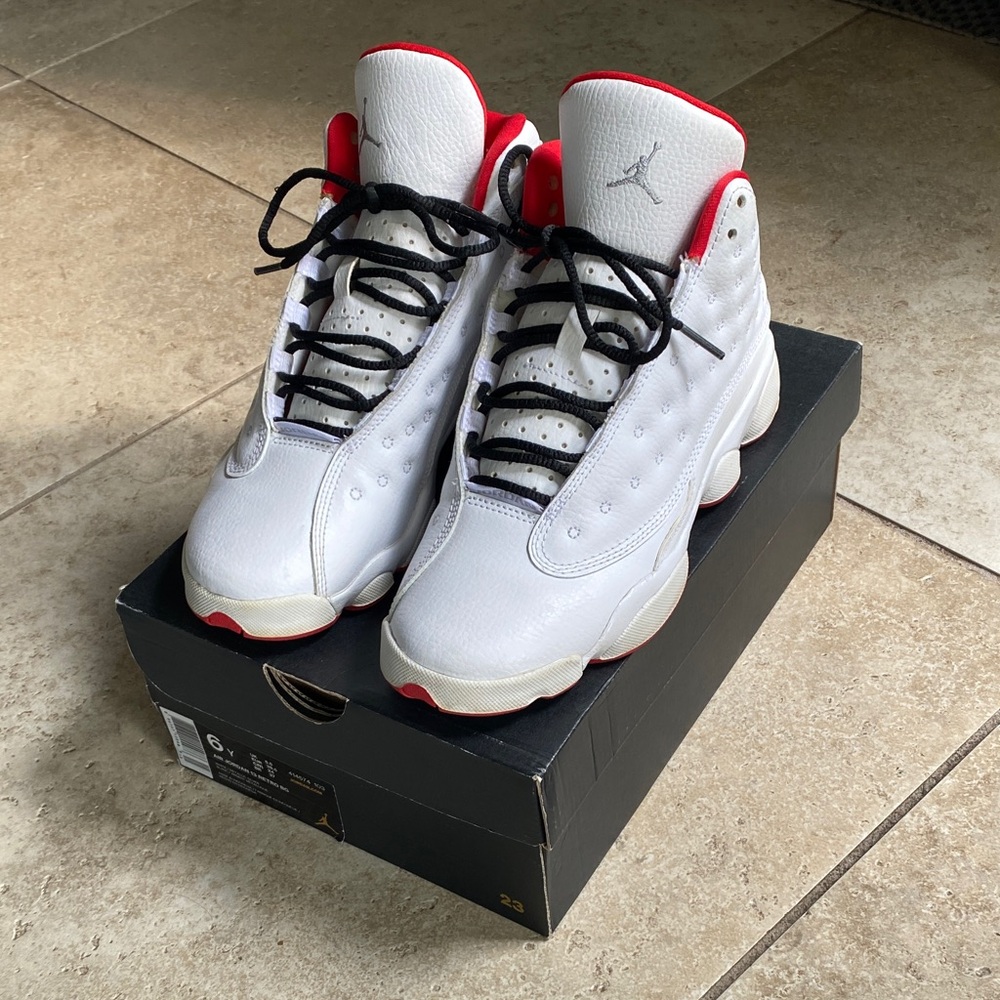 Jordan Air 13 Retro BG Youth shoes in White and Metallic Silver